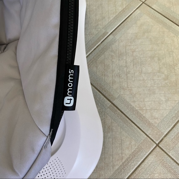 4Moms Rockaroo & Newborn Insert - Picture 3 of 10